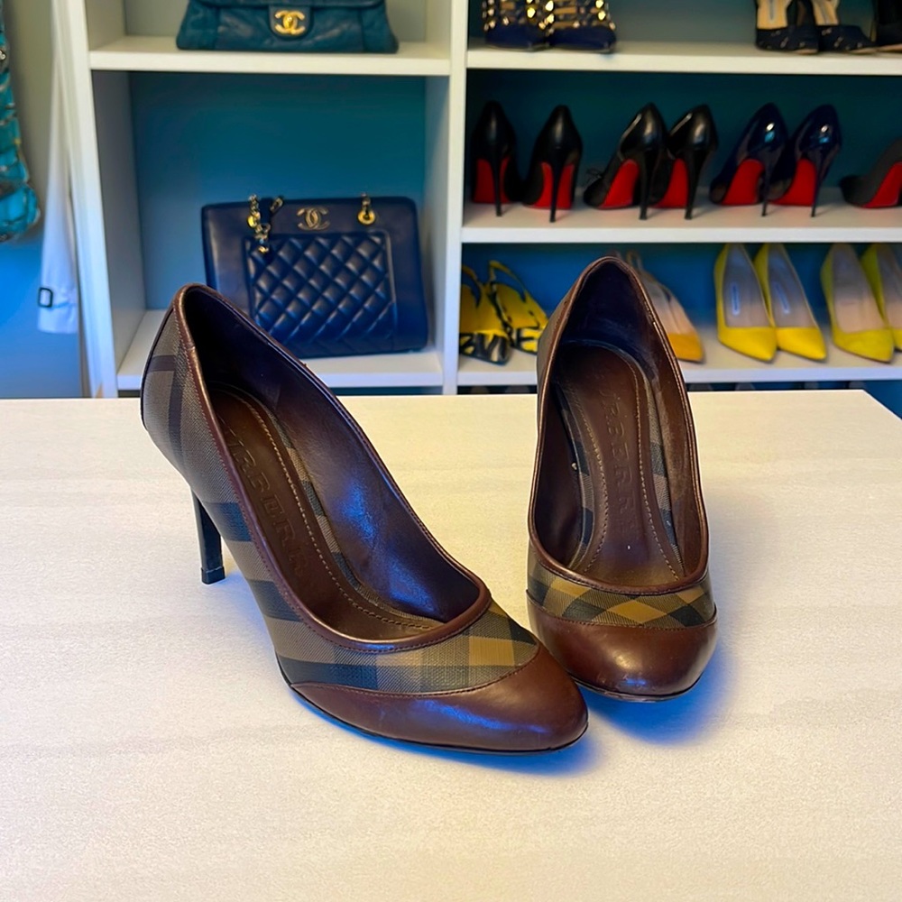 Burberry pumps